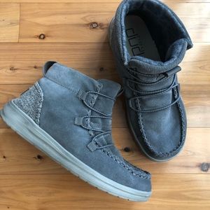 Hey Dude Women’s Eloise Suede Boots Size 9